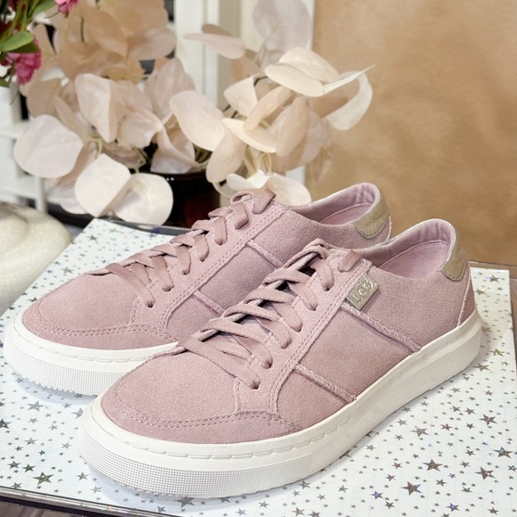 UGG Shoes - UGG Women’s Alameda Lace Sneaker size 6.5